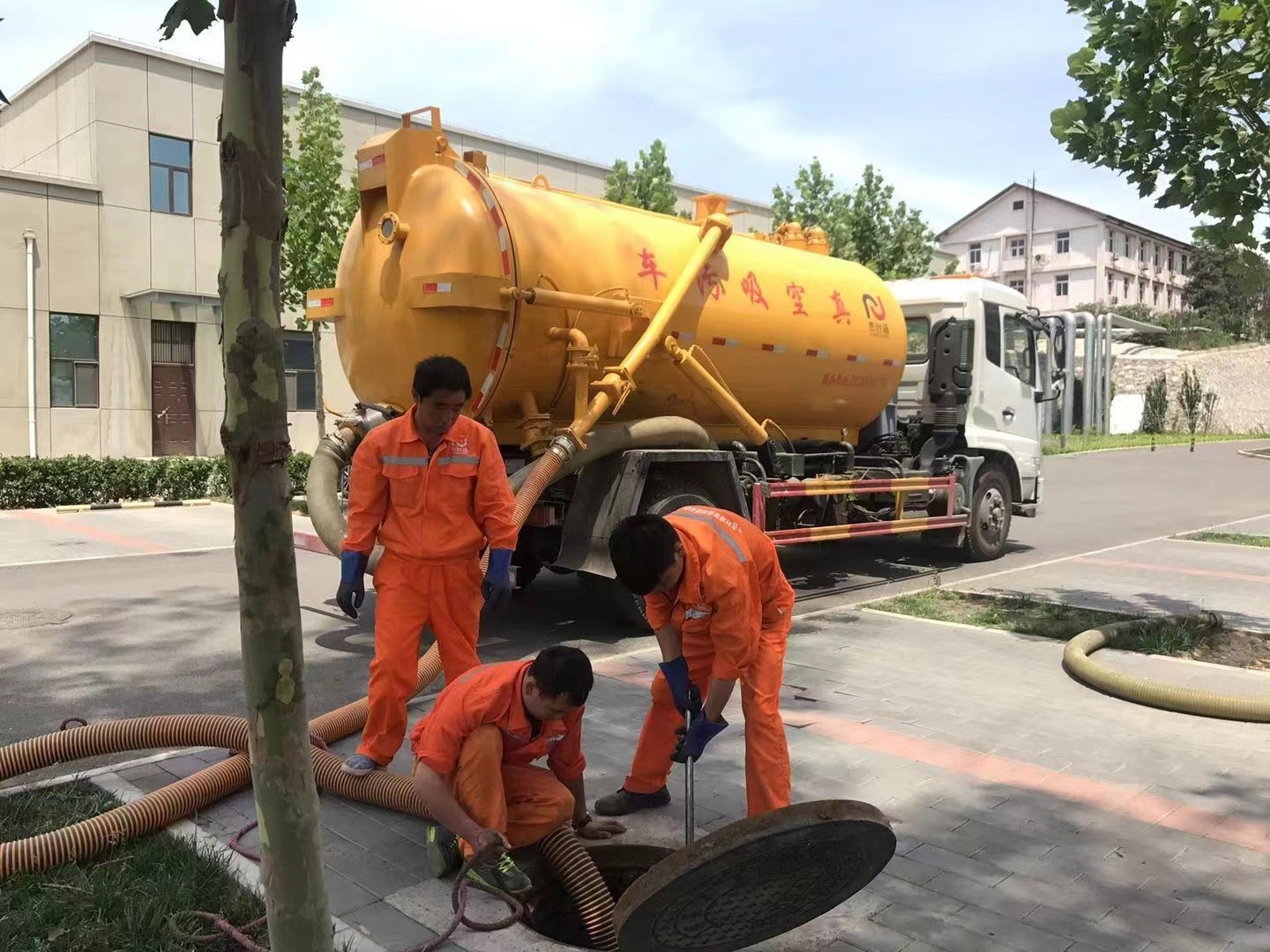 金秀化粪池清理与5-8吨吸粪车施工效率分析